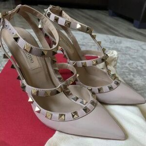 Valentino Garavani Rockstud in Poudre/Blush Size EU 36/US 6